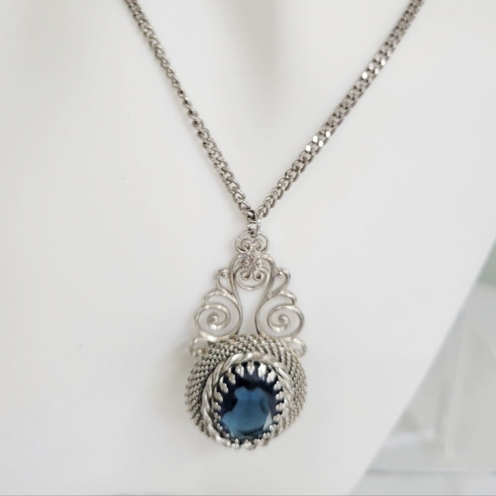 TRUE VINTAGE BLUE SAPPHIRE STONE ANTIQUED NECKLACE QUALITY COSTUME